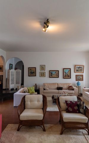 Casa de condomínio à venda com 760m², 5 quartos e 4 vagas Casa de condomínio à venda com 760m², 5 quartos e 4 vagasSala