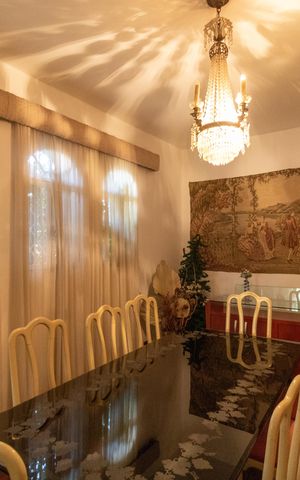 Casa de condomínio à venda com 760m², 5 quartos e 4 vagas Casa de condomínio à venda com 760m², 5 quartos e 4 vagasSala de jantar