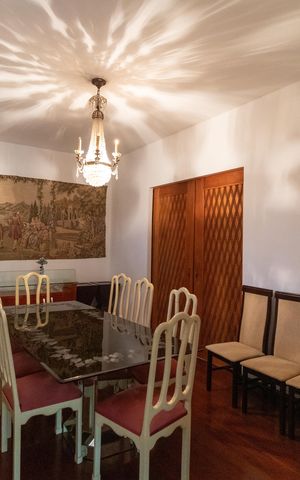 Casa de condomínio à venda com 760m², 5 quartos e 4 vagas Casa de condomínio à venda com 760m², 5 quartos e 4 vagasSala de jantar