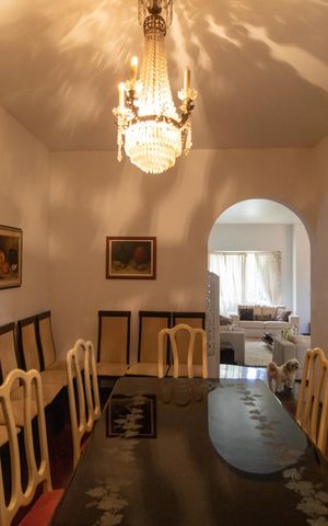 Casa de condomínio à venda com 760m², 5 quartos e 4 vagas Casa de condomínio à venda com 760m², 5 quartos e 4 vagasSala de jantar