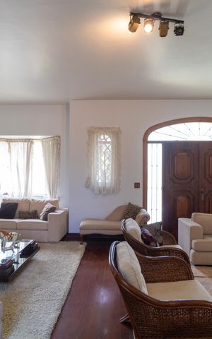 Casa de condomínio à venda com 760m², 5 quartos e 4 vagas Casa de condomínio à venda com 760m², 5 quartos e 4 vagasSala