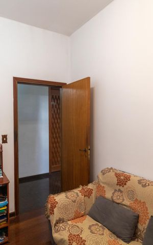 Casa de condomínio à venda com 760m², 5 quartos e 4 vagas Casa de condomínio à venda com 760m², 5 quartos e 4 vagasEscritório
