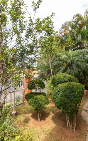 Casa de condomínio à venda com 760m², 5 quartos e 4 vagas Casa de condomínio à venda com 760m², 5 quartos e 4 vagasJardim