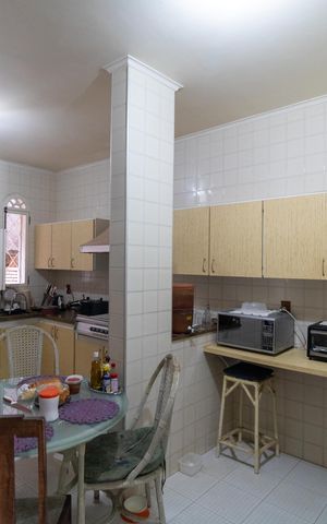 Casa de condomínio à venda com 760m², 5 quartos e 4 vagas Casa de condomínio à venda com 760m², 5 quartos e 4 vagasCozinha