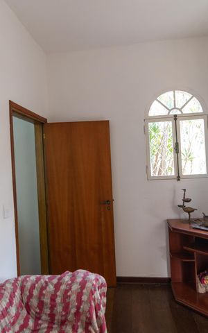 Casa de condomínio à venda com 760m², 5 quartos e 4 vagas Casa de condomínio à venda com 760m², 5 quartos e 4 vagasQuarto de Serviço