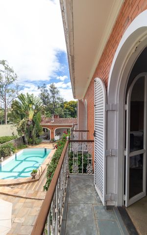 Casa de condomínio à venda com 760m², 5 quartos e 4 vagas Casa de condomínio à venda com 760m², 5 quartos e 4 vagasSacada do Quarto 02