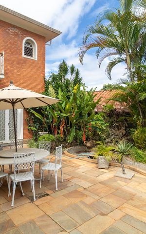 Casa de condomínio à venda com 760m², 5 quartos e 4 vagas Casa de condomínio à venda com 760m², 5 quartos e 4 vagasQuintal