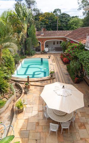 Casa de condomínio à venda com 760m², 5 quartos e 4 vagas Casa de condomínio à venda com 760m², 5 quartos e 4 vagasQuintal