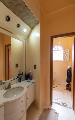 Casa de condomínio à venda com 760m², 5 quartos e 4 vagas Casa de condomínio à venda com 760m², 5 quartos e 4 vagasBanheiro da Suíte 02