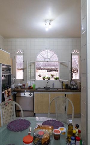 Casa de condomínio à venda com 760m², 5 quartos e 4 vagas Casa de condomínio à venda com 760m², 5 quartos e 4 vagasCozinha