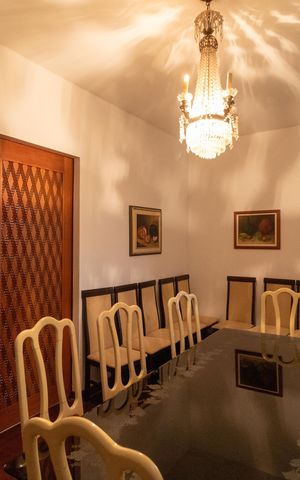 Casa de condomínio à venda com 760m², 5 quartos e 4 vagas Casa de condomínio à venda com 760m², 5 quartos e 4 vagasSala de jantar