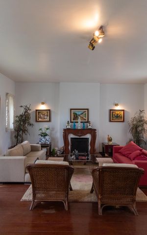 Casa de condomínio à venda com 760m², 5 quartos e 4 vagas Casa de condomínio à venda com 760m², 5 quartos e 4 vagasSala