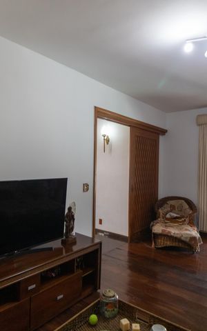 Casa de condomínio à venda com 760m², 5 quartos e 4 vagas Casa de condomínio à venda com 760m², 5 quartos e 4 vagasSala de TV