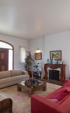 Casa de condomínio à venda com 760m², 5 quartos e 4 vagas Casa de condomínio à venda com 760m², 5 quartos e 4 vagasSala