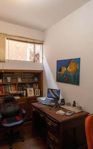 Casa de condomínio à venda com 760m², 5 quartos e 4 vagas Casa de condomínio à venda com 760m², 5 quartos e 4 vagasEscritório