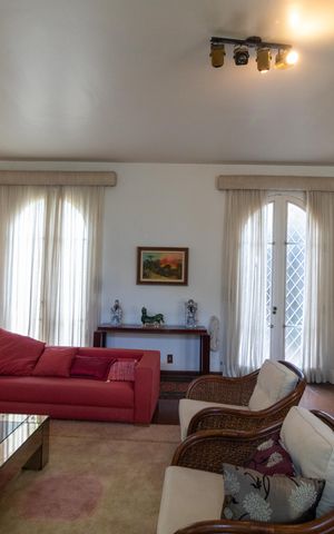 Casa de condomínio à venda com 760m², 5 quartos e 4 vagas Casa de condomínio à venda com 760m², 5 quartos e 4 vagasSala