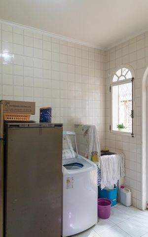Casa de condomínio à venda com 760m², 5 quartos e 4 vagas Casa de condomínio à venda com 760m², 5 quartos e 4 vagasÁrea de Serviço