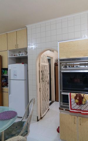 Casa de condomínio à venda com 760m², 5 quartos e 4 vagas Casa de condomínio à venda com 760m², 5 quartos e 4 vagasCozinha