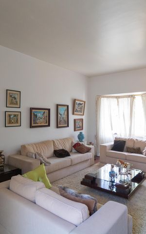 Casa de condomínio à venda com 760m², 5 quartos e 4 vagas Casa de condomínio à venda com 760m², 5 quartos e 4 vagasSala