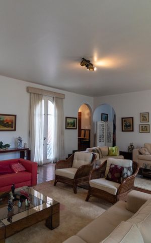 Casa de condomínio à venda com 760m², 5 quartos e 4 vagas Casa de condomínio à venda com 760m², 5 quartos e 4 vagasSala