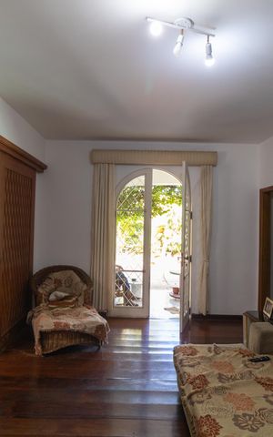 Casa de condomínio à venda com 760m², 5 quartos e 4 vagas Casa de condomínio à venda com 760m², 5 quartos e 4 vagasSala de TV