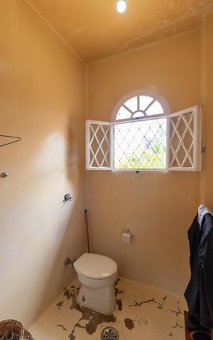 Casa de condomínio à venda com 760m², 5 quartos e 4 vagas Casa de condomínio à venda com 760m², 5 quartos e 4 vagasBanheiro da Suíte 02
