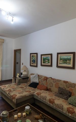 Casa de condomínio à venda com 760m², 5 quartos e 4 vagas Casa de condomínio à venda com 760m², 5 quartos e 4 vagasSala de TV
