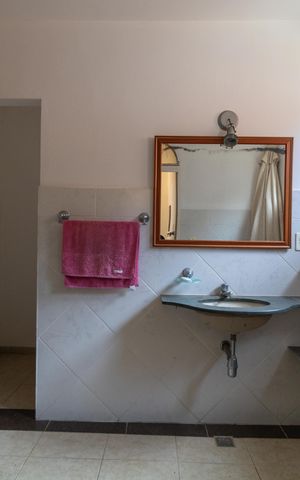 Casa de condomínio à venda com 760m², 5 quartos e 4 vagas Casa de condomínio à venda com 760m², 5 quartos e 4 vagasBanehiro da área externa