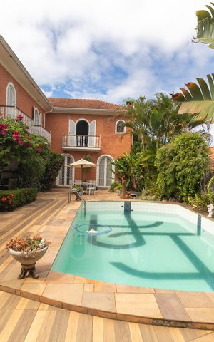 Casa de condomínio à venda com 760m², 5 quartos e 4 vagas Casa de condomínio à venda com 760m², 5 quartos e 4 vagasQuintal