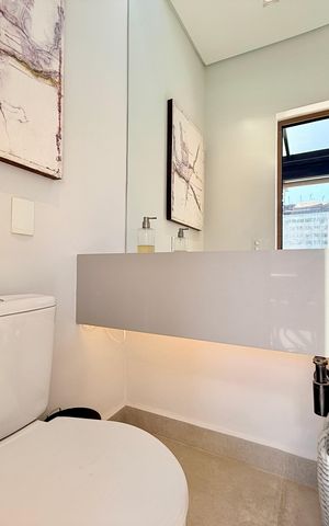 Apartamento à venda com 168m², 2 quartos e 3 vagas Apartamento à venda com 168m², 2 quartos e 3 vagasLavabo 2