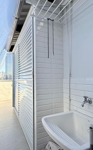Apartamento à venda com 168m², 2 quartos e 3 vagas Apartamento à venda com 168m², 2 quartos e 3 vagasÁrea de Serviço