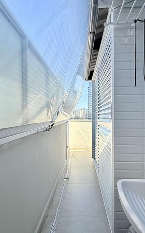 Apartamento à venda com 168m², 2 quartos e 3 vagas Apartamento à venda com 168m², 2 quartos e 3 vagasÁrea de Serviço