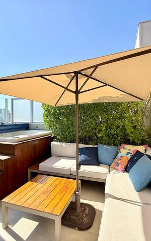 Apartamento à venda com 168m², 2 quartos e 3 vagas Apartamento à venda com 168m², 2 quartos e 3 vagasVaranda Gourmet