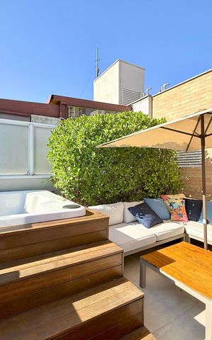 Apartamento à venda com 168m², 2 quartos e 3 vagas Apartamento à venda com 168m², 2 quartos e 3 vagasVaranda Gourmet