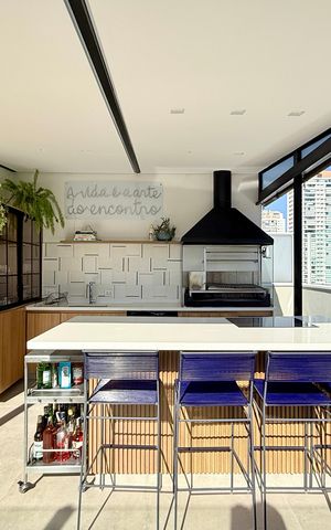 Apartamento à venda com 168m², 2 quartos e 3 vagas Apartamento à venda com 168m², 2 quartos e 3 vagasVaranda Gourmet