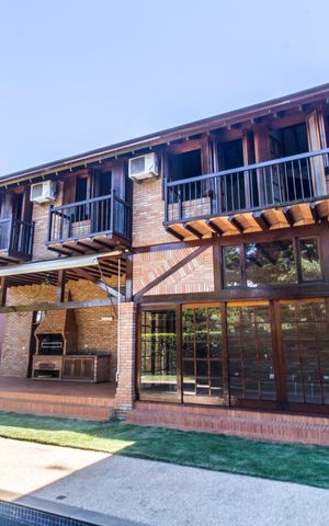 Casa de condomínio para alugar com 810m², 5 quartos e 6 vagas Casa de condomínio para alugar com 810m², 5 quartos e 6 vagasPiscina