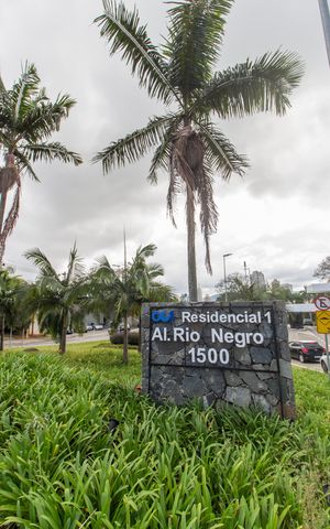 Casa de condomínio para alugar com 810m², 5 quartos e 6 vagasVista da Rua