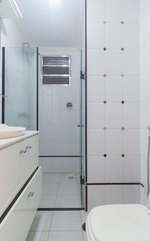 Casa à venda com 440m², 4 quartos e 2 vagas Casa à venda com 440m², 4 quartos e 2 vagasBanheiro da Suíte 2