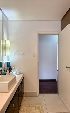 Casa à venda com 330m², 3 quartos e 3 vagasBanheiro Social 