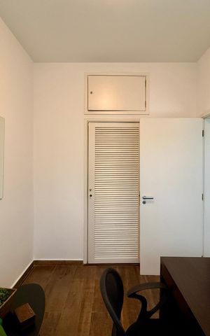 Casa à venda com 330m², 3 quartos e 3 vagasEscritório 