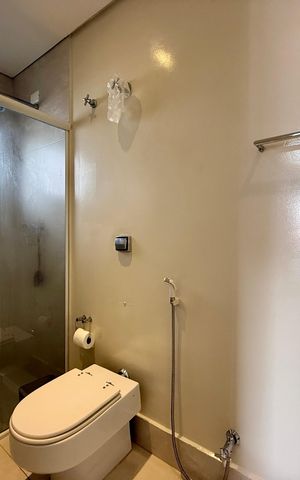 Casa à venda com 330m², 3 quartos e 3 vagasBanheiro Suíte 