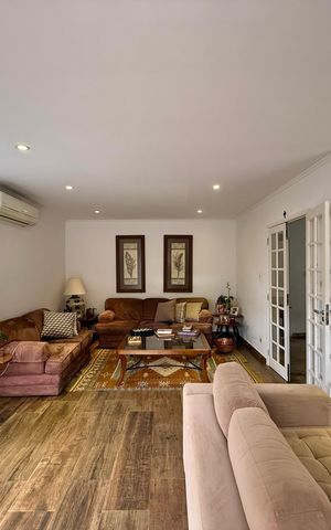 Casa à venda com 330m², 3 quartos e 3 vagasSala