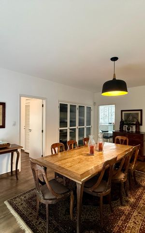 Casa à venda com 330m², 3 quartos e 3 vagasSala