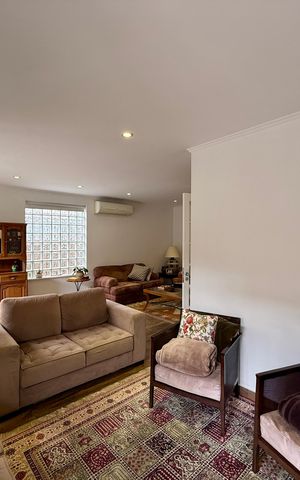 Casa à venda com 330m², 3 quartos e 3 vagasSala