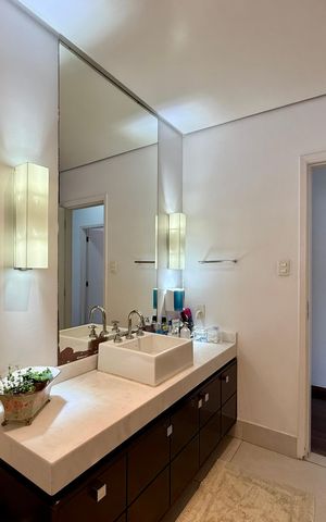 Casa à venda com 330m², 3 quartos e 3 vagasBanheiro Social 
