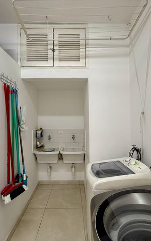 Casa à venda com 330m², 3 quartos e 3 vagasÁrea de Serviço