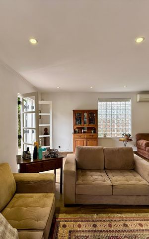 Casa à venda com 330m², 3 quartos e 3 vagasSala
