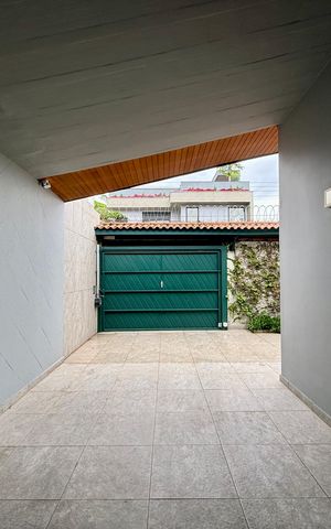 Casa à venda com 330m², 3 quartos e 3 vagasGaragem 