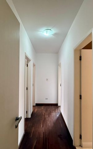 Casa à venda com 330m², 3 quartos e 3 vagasCorredor Quartos 