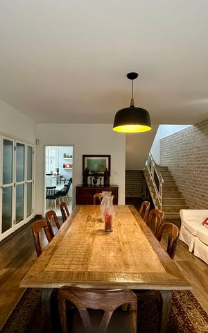 Casa à venda com 330m², 3 quartos e 3 vagasSala